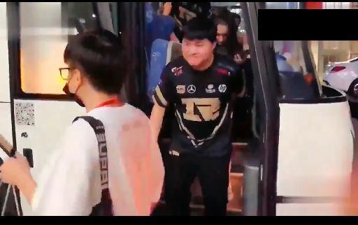 网红女朋友爆料视频播放,背后故事引热议 第1张 网红女朋友爆料视频播放,背后故事引热议 第1张